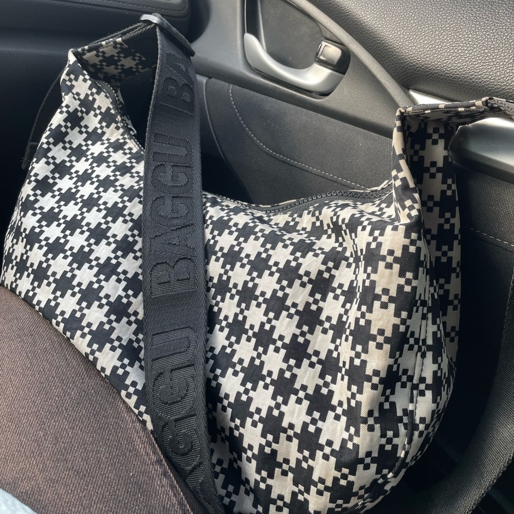 Baggu Medium Crescent Houndstooth Bag